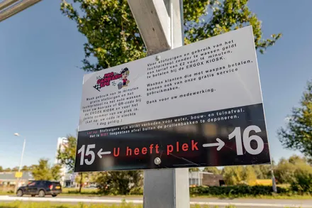 Mattenborstellaar en bandenpomp bij Pro Carwash Epe